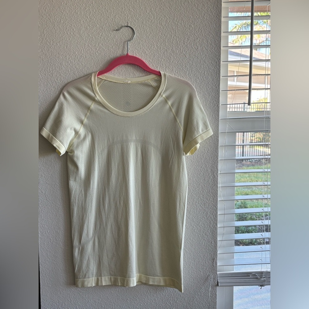 Lululemon Swiftly Tech Short Sleeve 2.0 Dilute Wash Elfin Yellow Size 8